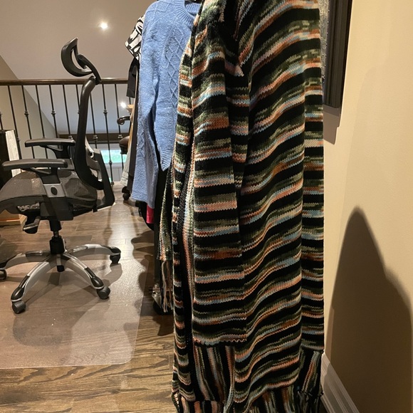 Long Fringed Sweater - Picture 5 of 6